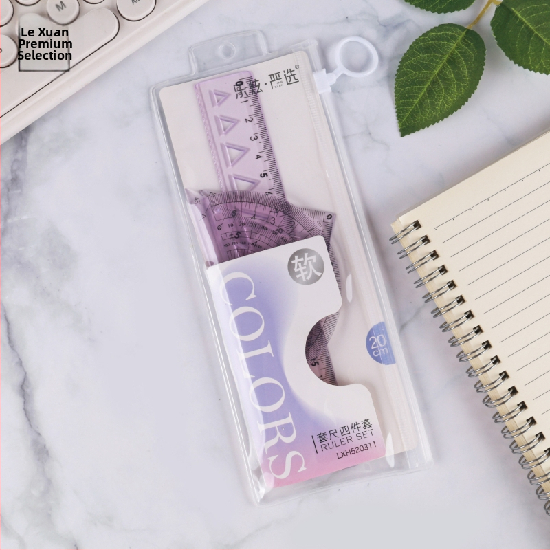 Plastikinis keturių liniuotų komplektas piešimui, įskaitant trikampio liniuotę ir kampometrą