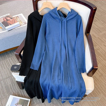 Kapuutsiga pikk kleit rayonist, sirge lõikega kleit, triibuline/ühtlane muster, kevad 2025 väljaanne.