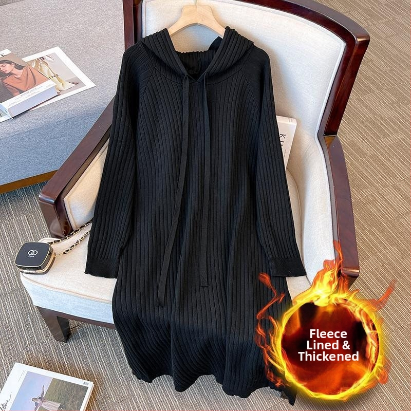 Kapuutsiga pikk kleit rayonist, sirge lõikega kleit, triibuline/ühtlane muster, kevad 2025 väljaanne.