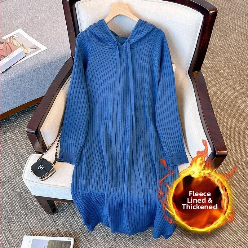 Kapuutsiga pikk kleit rayonist, sirge lõikega kleit, triibuline/ühtlane muster, kevad 2025 väljaanne.