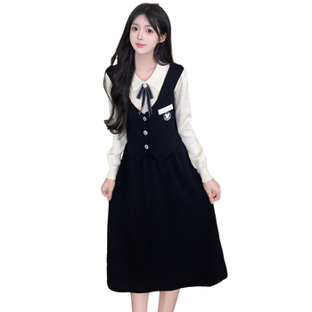 Плетена рокля с А‑линия, миди дължина, поло яка, дълги ръкави, детайл колаж/склейване, полиестер