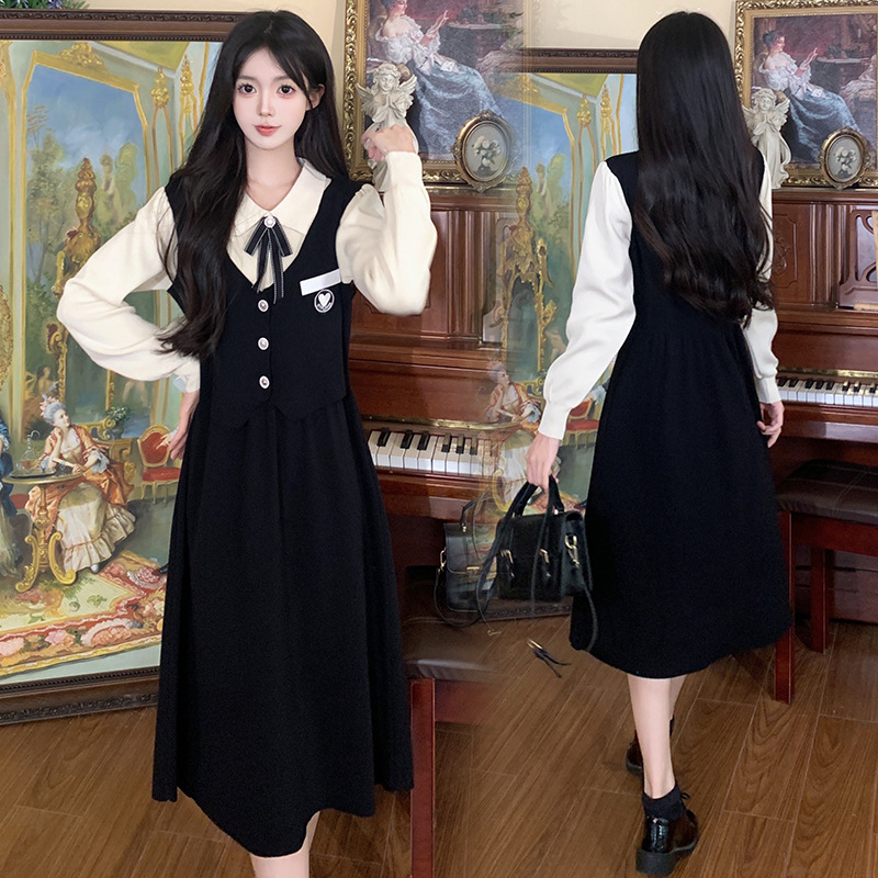 Πλεκτό φόρεμα midi σε Α-γραμμή με polo γιακά, μακριά μανίκια, λεπτομέρεια κολλάζ/σπλίτ, πολυεστέρας