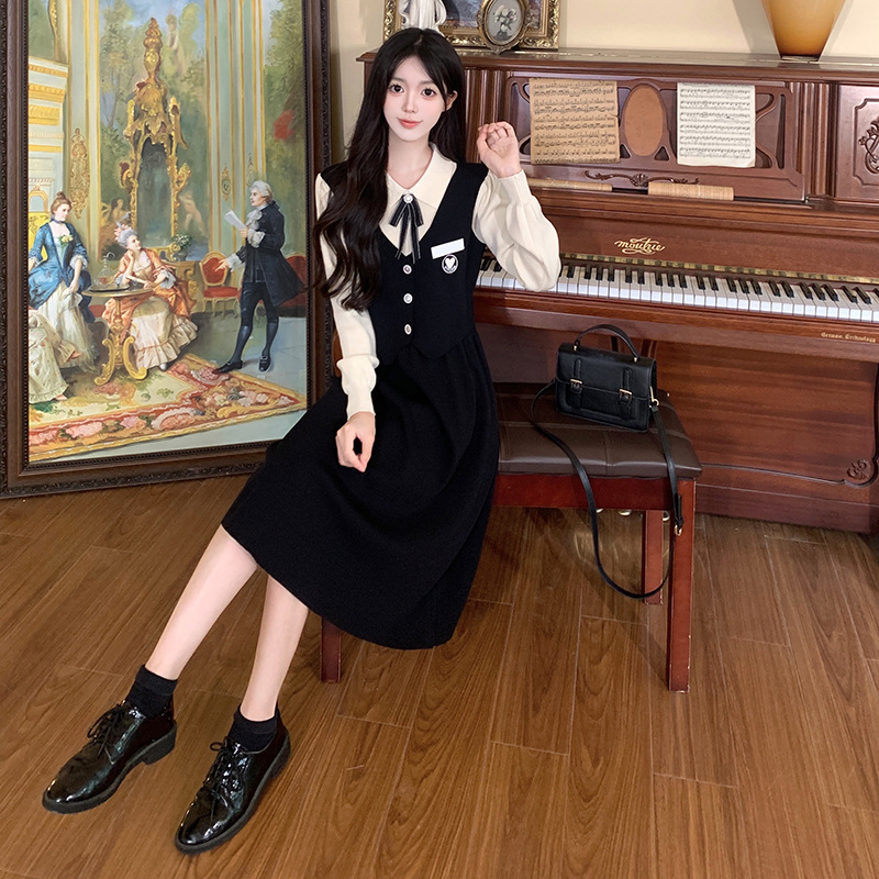 Πλεκτό φόρεμα midi σε Α-γραμμή με polo γιακά, μακριά μανίκια, λεπτομέρεια κολλάζ/σπλίτ, πολυεστέρας