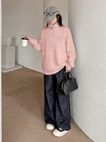 Moteriškas megztinis su gobtuvu ir pusės užtrauktuko, flisinė įdėja (medvilnė-poliesteris, siuvinėjimas, stovimas kaklas, ilgos rankovės, vidutinio ilgio) Ruduo 2025