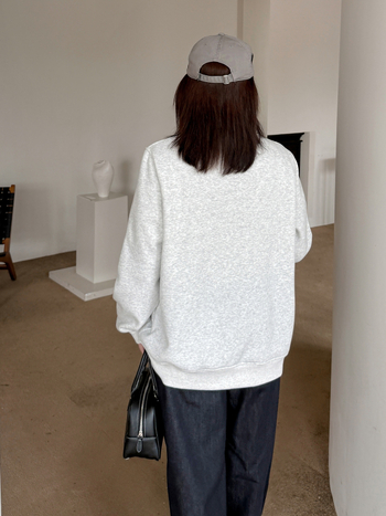 Moteriškas megztinis su gobtuvu ir pusės užtrauktuko, flisinė įdėja (medvilnė-poliesteris, siuvinėjimas, stovimas kaklas, ilgos rankovės, vidutinio ilgio) Ruduo 2025