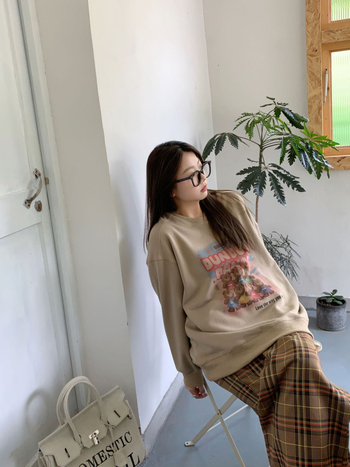 Džemperis su meškių atspaudais, laisvo kirpimo, apvaliu kaklu, ilgomis rankovėmis, medvilnės-poliesterio mišinio