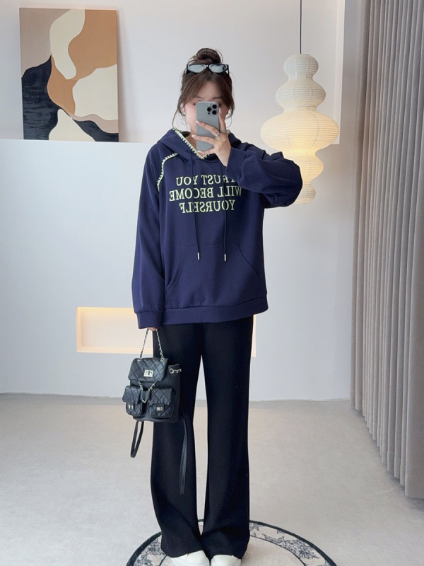 Love moteriškas megztinis su gobtuvu ir raidžių spauda, gobtuvas su raišteliais, megztas audinys, medvilnės-poliesterio mišinys, laisvas kirpimas