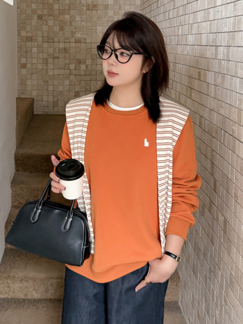 Didelio dydžio moterų gobtuvuotas fliso džemperis – 240 g polar fleece, medvilnės-poliesterio mišinys (50–70% medvilna, 30–50% poliesteris), storesnis, vidutinio ilgio, ilgomis rankovėmis, kasdienis korejiečių-japonų stilius, žiema 2025