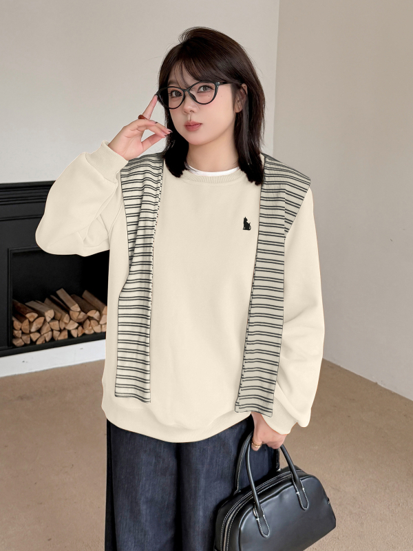 Didelio dydžio moterų gobtuvuotas fliso džemperis – 240 g polar fleece, medvilnės-poliesterio mišinys (50–70% medvilna, 30–50% poliesteris), storesnis, vidutinio ilgio, ilgomis rankovėmis, kasdienis korejiečių-japonų stilius, žiema 2025