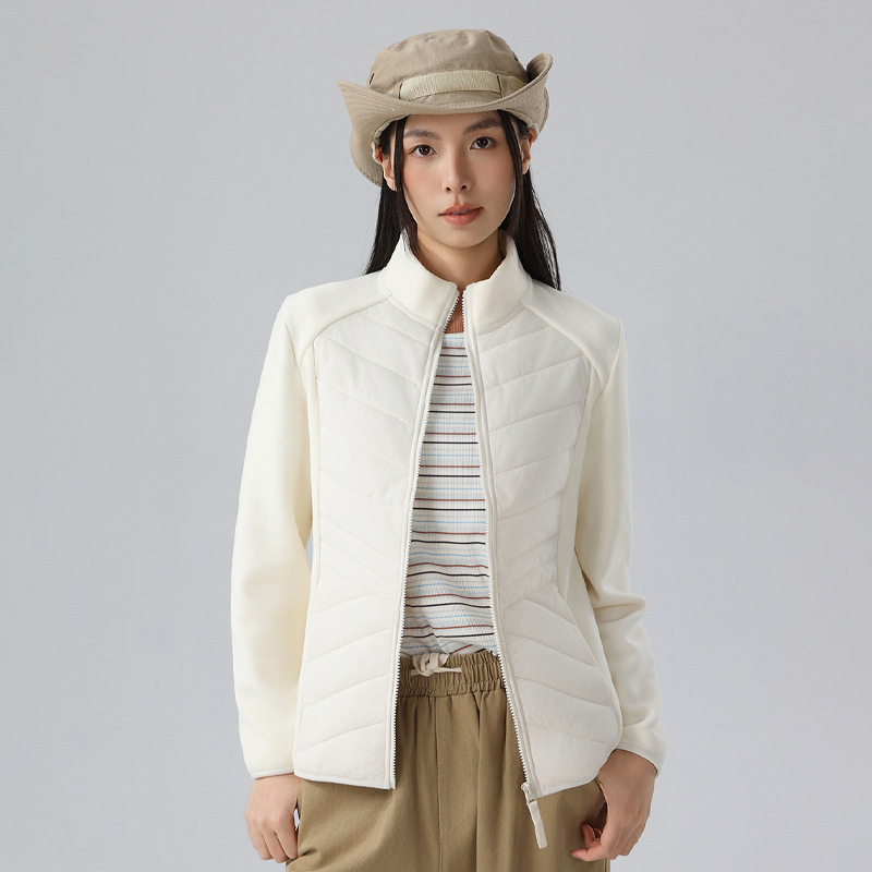 Fleece striukė su aukšta apykakle ir dryžių raštu; audinys: cheminių pluoštų mišinys; pamušalas: poliesteris