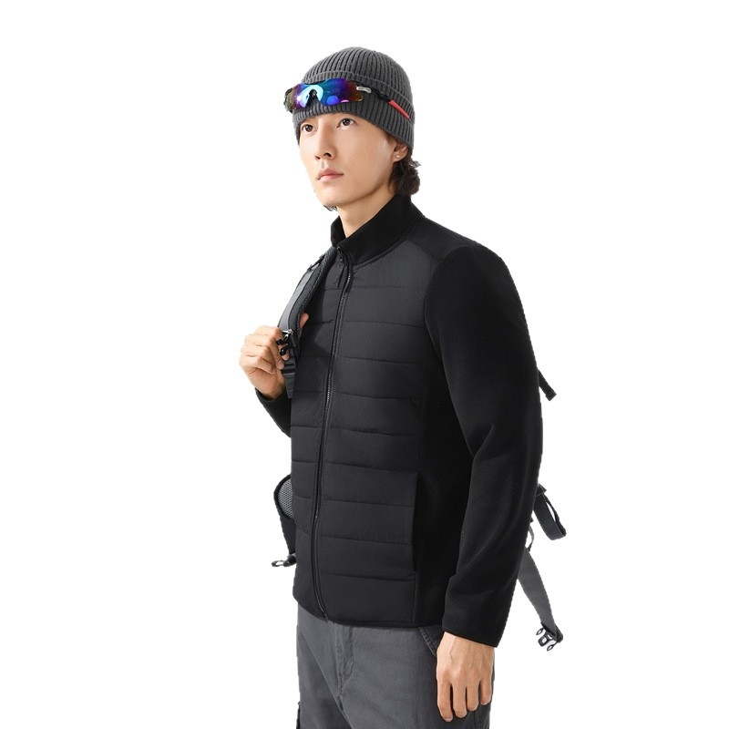 Fleece striukė su aukšta apykakle ir dryžių raštu; audinys: cheminių pluoštų mišinys; pamušalas: poliesteris