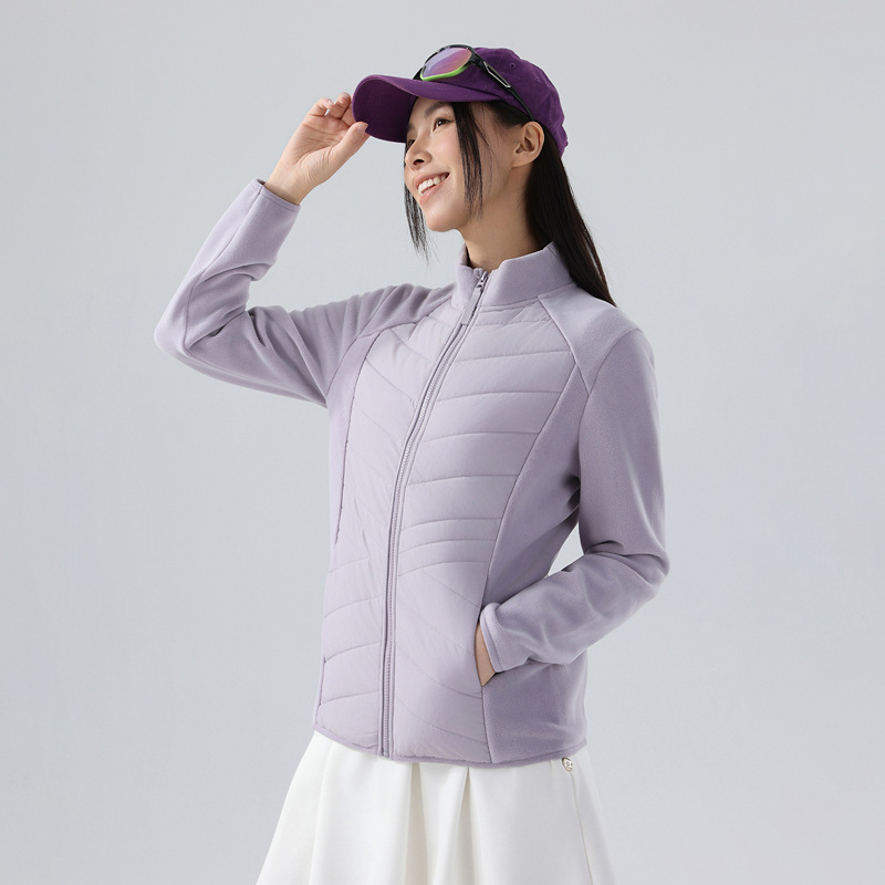 Fleece striukė su aukšta apykakle ir dryžių raštu; audinys: cheminių pluoštų mišinys; pamušalas: poliesteris