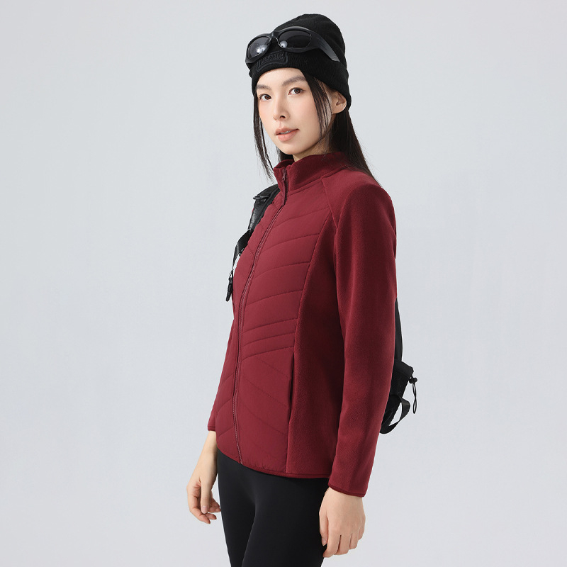 Fleece striukė su aukšta apykakle ir dryžių raštu; audinys: cheminių pluoštų mišinys; pamušalas: poliesteris