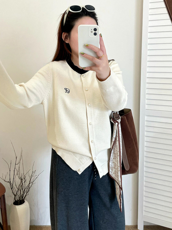 Плюс размер дамски кардиган с кух кръгло деколте и Andy velvet плат, полиестер 70–80% и вискоза 20–30%, Зима 2025