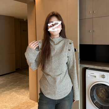 Pulover tricotat din Ice Silk, guler Half-Turtleneck, mâneci Princess Sleeves, glugă, Primăvara 2025