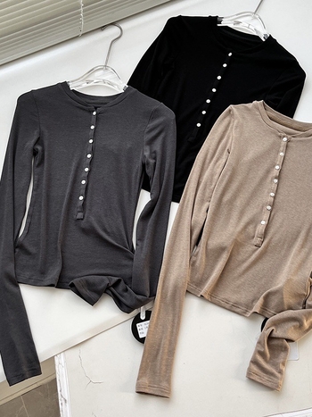 Pulover s Henley ovratnikom, uski kroj, mješavina vune i Lyocell, školjkasti gumbi, dugi rukavi