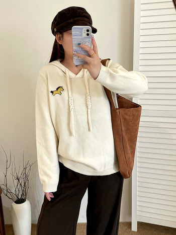 Пуловер с качулка за жени, Пони жакардова шарка, Полиестер-Вискоза смес, Дълги ръкави, Зима 2025