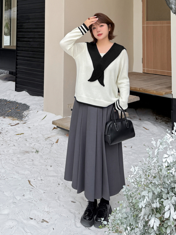 Пуловер с качулка от вълнена смес, бродерия, дълги ръкави, средна дебелина