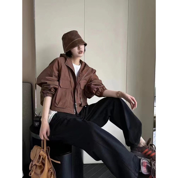 Moters paltas su gobtuvu, kišenėmis cargo, ilgos rankovės, halterio kaklas, sagties sagikimas, 90-95% poliesteris, miesto stilius, ruduo 2024