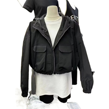 Moters paltas su gobtuvu, kišenėmis cargo, ilgos rankovės, halterio kaklas, sagties sagikimas, 90-95% poliesteris, miesto stilius, ruduo 2024