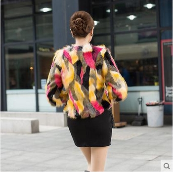 Ženski kaput od umjetne krznе, poliester, dugi rukavi, okrugli ovratnik, duljina 50–65 cm