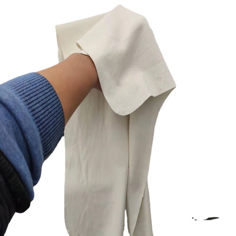 Automobilio valymo skiautelė iš avies odos – daugiafunkcinė, aukštas sugeriamumas, nepalieka plaukų, nepalieka žymių; 70 g; spaudytas logotipas; licencijuota privataus prekinio ženklo etiketė