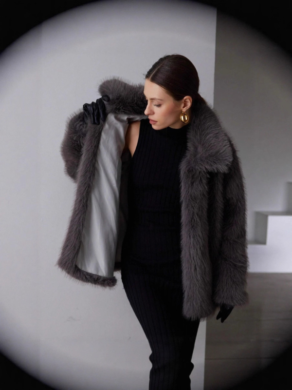 Дамско палто от изкуствен пух, средна дължина, яка тип кукла, дълги ръкави, зимен сезон 2025