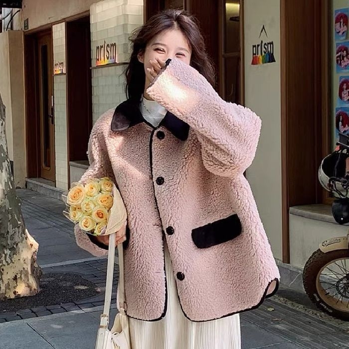 Džinsinės medvilnės švarkas su storu fliso pamušalu, polo apykaklė, priekis užtrauktukas su sagomis, be rankovių