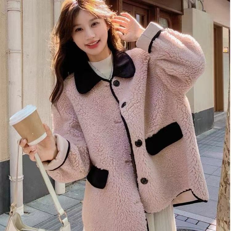 Džinsinės medvilnės švarkas su storu fliso pamušalu, polo apykaklė, priekis užtrauktukas su sagomis, be rankovių