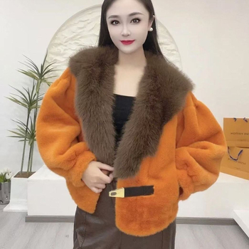 Moteriškas vilnonis paltas, ultra trumpas kirpimas (≤40 cm), polo apykaklė, audinys: vilna, pavasaris 2025