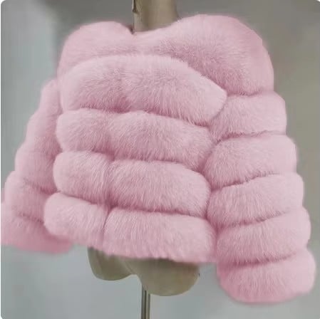 Női műszőrmés róka kabát, rövid szabás, kerek nyakú, hosszú ujjú, normál hosszúságú 50–65 cm