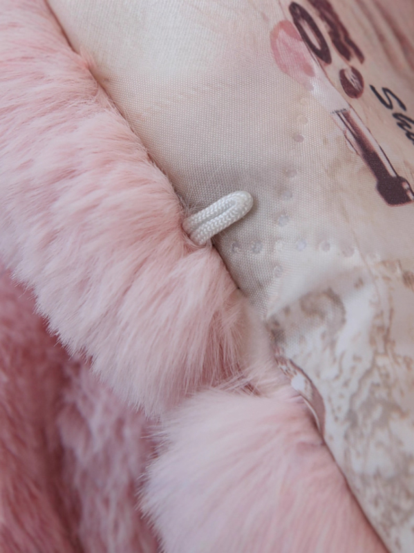 Női műszőrmés róka kabát, rövid szabás, kerek nyakú, hosszú ujjú, normál hosszúságú 50–65 cm