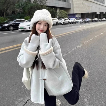 Moteriškas vilnos paltas su gobtuvu, vienos spalvos, vidutinio ilgio 65–80 cm, su fliso pamušalu šilumai