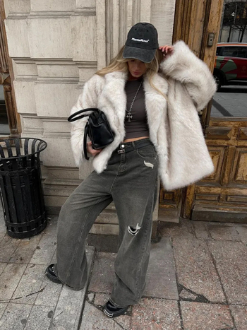 Mākslīgās kažokādas jaka ar reversu, garas piedurknes, 50-65 cm garums, elegants pilsētas stils