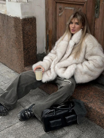 Mākslīgās kažokādas jaka ar reversu, garas piedurknes, 50-65 cm garums, elegants pilsētas stils