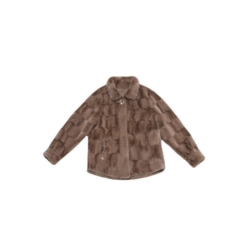 Moteriškas dirbtinio kailio paltas – languotas raštas, kvadratinė apykaklė, ilgos rankovės, ilgis 50–65 cm