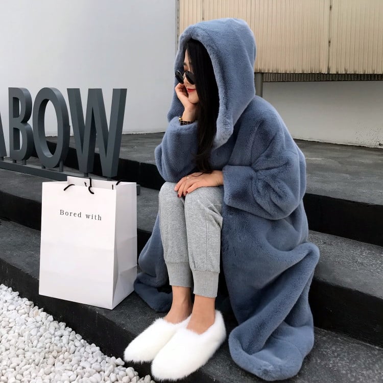 Garš sievietes kažokādas mētelis ar trušu kažokādu apkakli, Romānas kokvilnas audums, elegantais stils