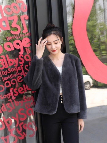 Sieviešu mākslīgās kažokādas jaka ar V izgriezumu, garas piedurknes, brīvs piegriezums, bieza, ziemas 2025