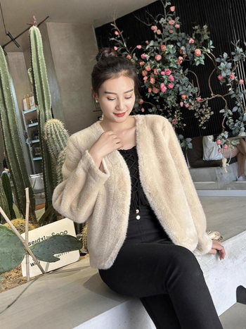 Sieviešu mākslīgās kažokādas jaka ar V izgriezumu, garas piedurknes, brīvs piegriezums, bieza, ziemas 2025