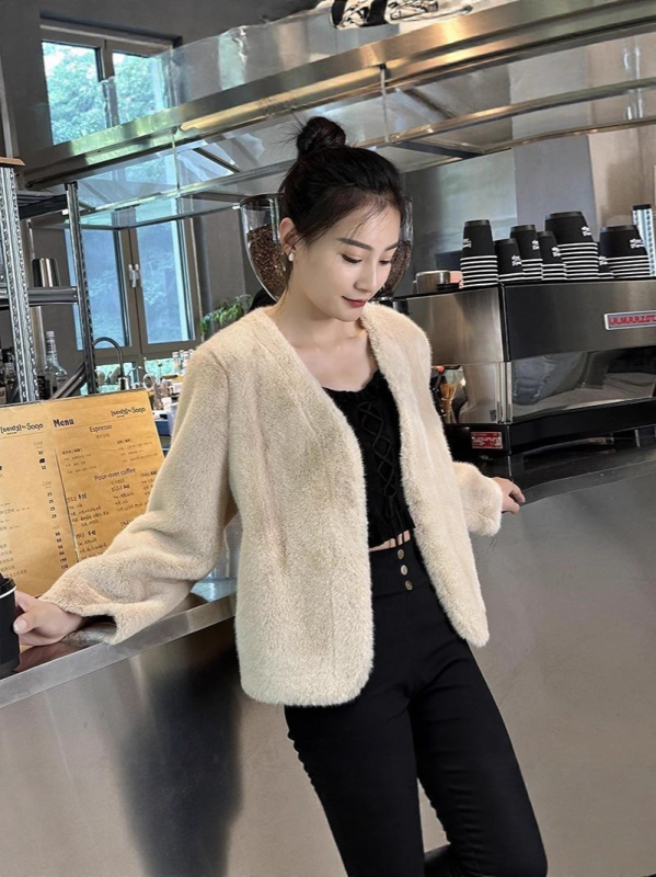 Sieviešu mākslīgās kažokādas jaka ar V izgriezumu, garas piedurknes, brīvs piegriezums, bieza, ziemas 2025