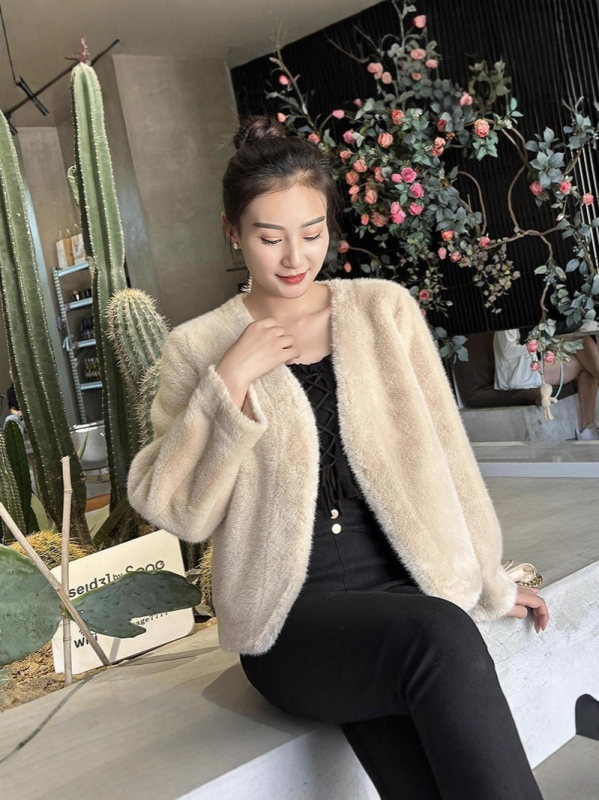 Sieviešu mākslīgās kažokādas jaka ar V izgriezumu, garas piedurknes, brīvs piegriezums, bieza, ziemas 2025