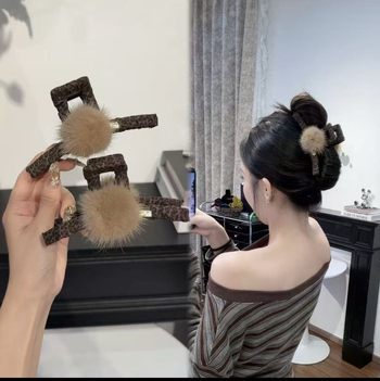 Plaukų segtukas su mink plaukų kamuoliuku, leopardo raštas, rankų darbas, laikiklio tipas segtukas