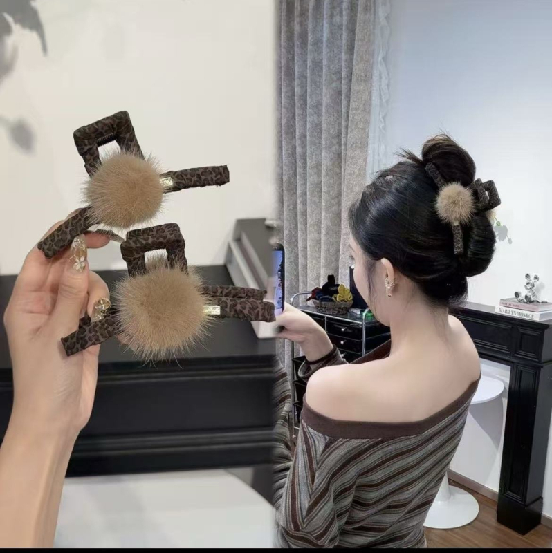 Plaukų segtukas su mink plaukų kamuoliuku, leopardo raštas, rankų darbas, laikiklio tipas segtukas