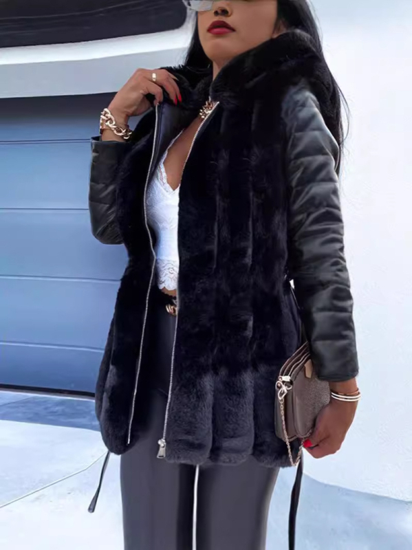 Sieviešu jaka ar kapuci no mākslīgās kažokādes, paneļu raksts viduklim, rudens–ziemas sezona, garas piedurknes