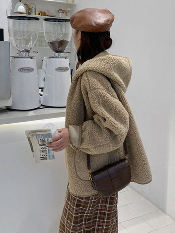 Moteriška avies vilnos striukė su fleece pamušalu, Spandexo mišinys, laisvas kirpimo linijos, ilgos rankovės, polo apykaklė