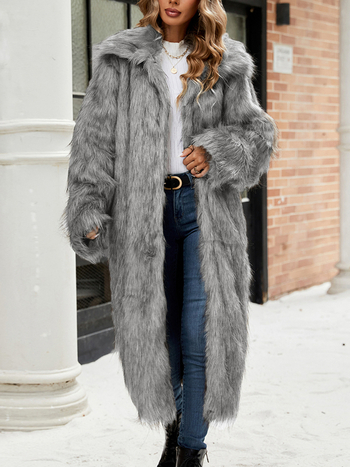 Ilgs mētelis no mākslīgās kažokādas ar kvadrātveida apkakli, garas piedurknes, pilsētas stils