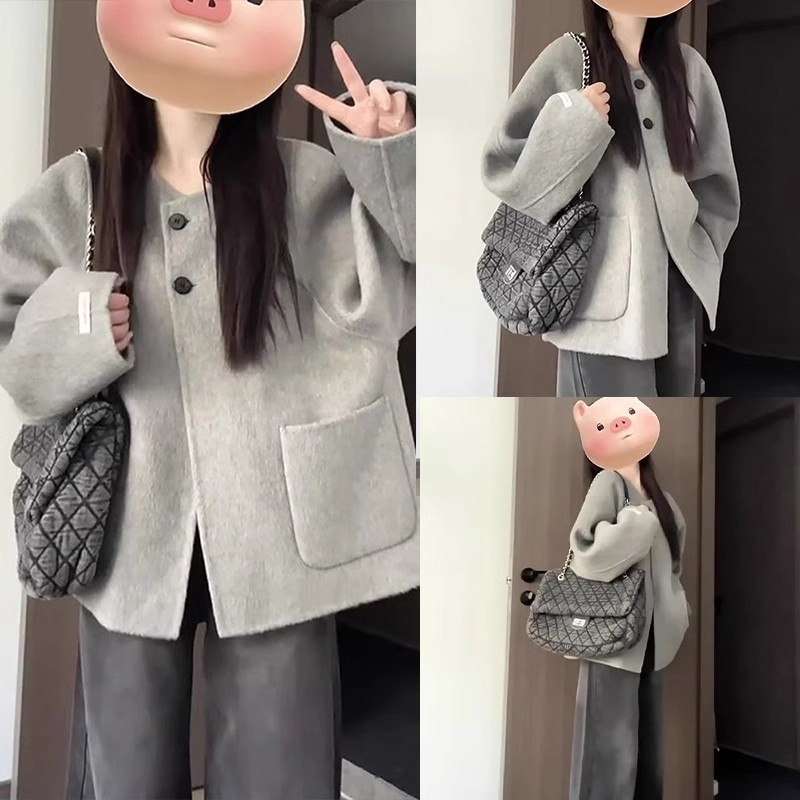 Palto feminin mediu în stil casual japonezo-coreean, guler rotund, închidere cu nasturi pe un rând, mâneci lungi, croială dreaptă; material: 95% poliester + Dragon Phoenix Nylon.