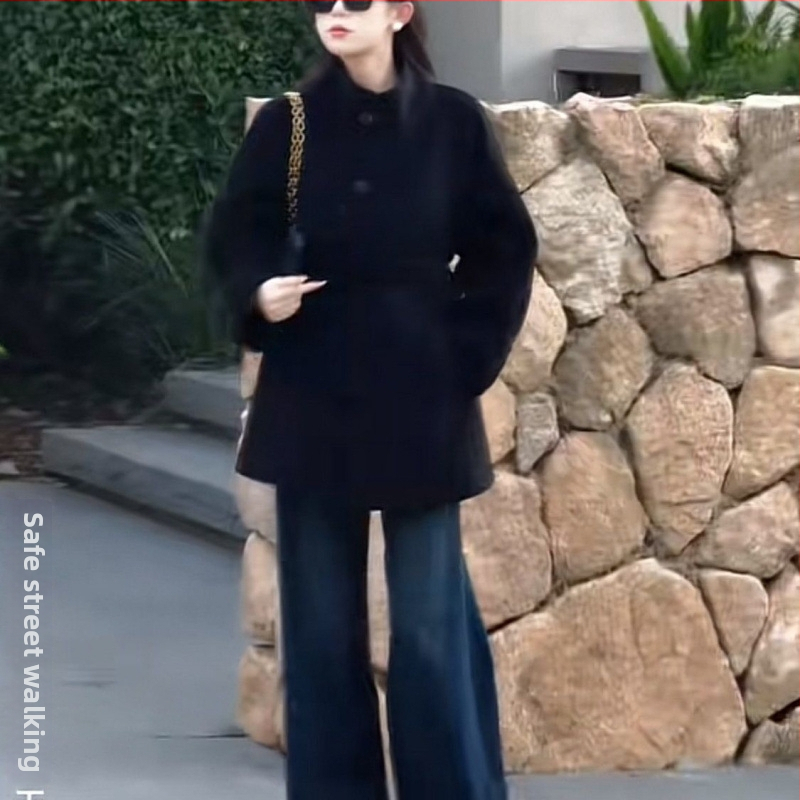 Moteriškas vilnos paltas su aukštu juosmeniu, britų stilius įkvėptas Hepburn, laisvas kirpimas, trumpas ilgis, rudens-žiemos sezonas