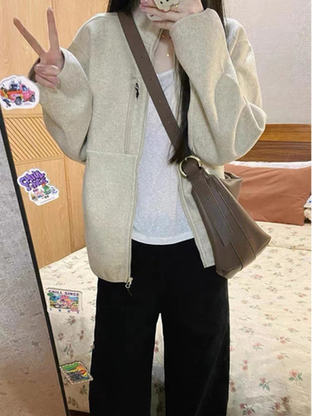 Moteriška retro striukė laisva kirpimo, stovinčio apykaklė, užtrauktukas, vienspalvė, ilgomis rankovėmis