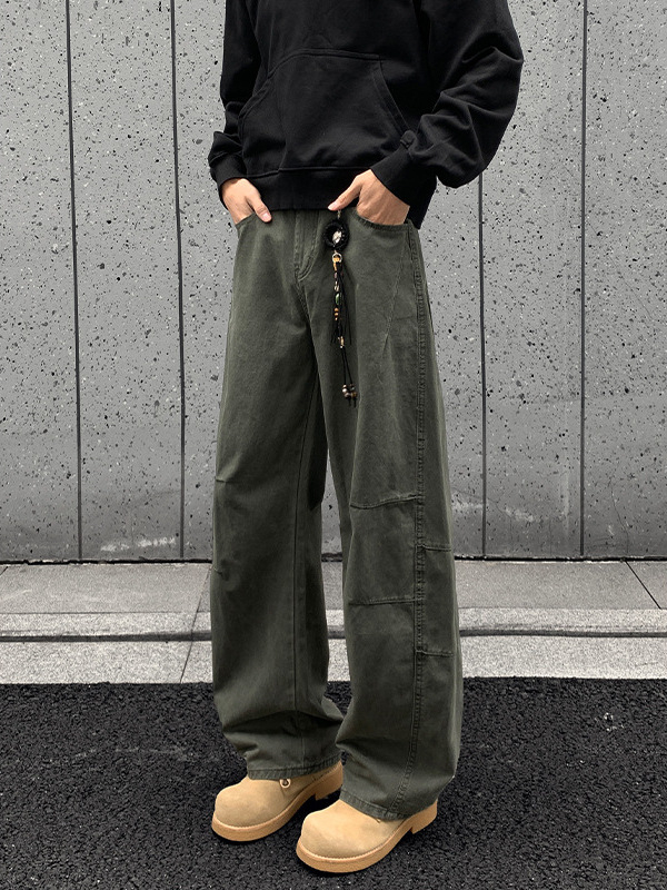 Traperice u američkom street-stilu, retro plisirane detalje, patchwork paneli i oprani završni ton, ležerni kroj, srednji struk, unisex, velika veličina, za jesen